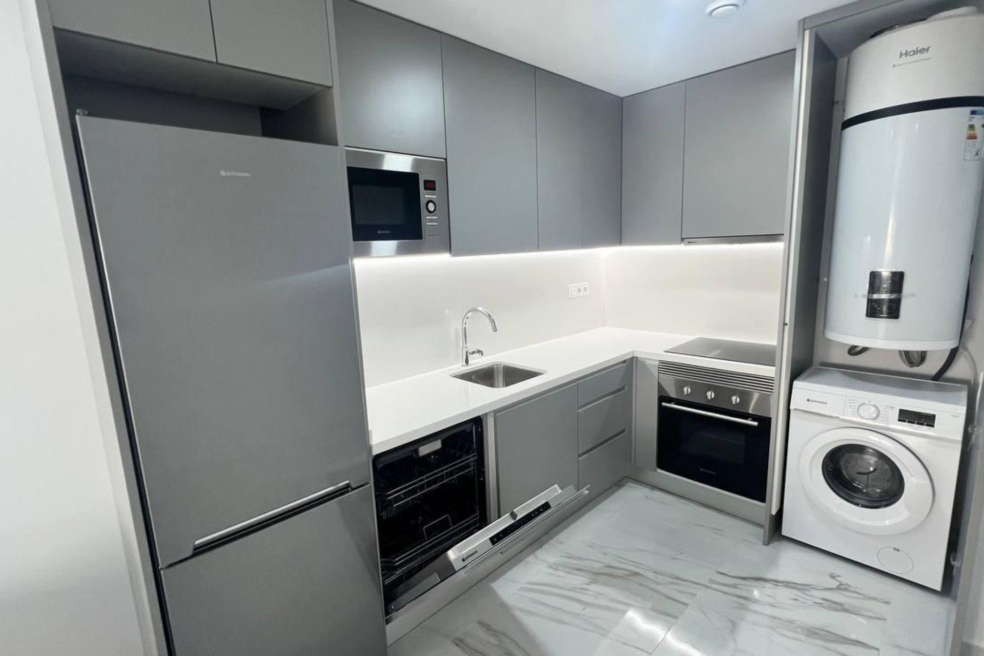 Återförsäljning - Apartment -
Torrevieja - PARQUE DE LAS NACIONES