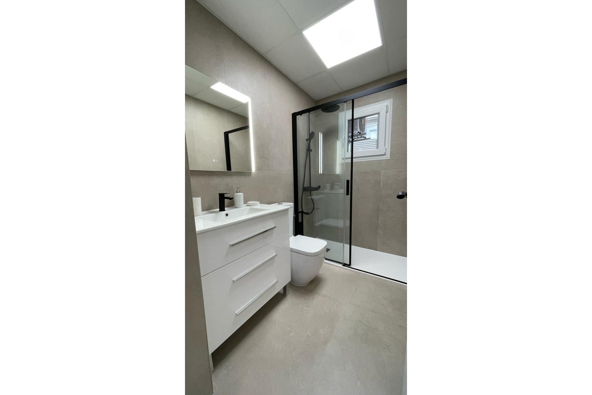 Återförsäljning - Apartment -
Torrevieja - PARQUE DE LAS NACIONES