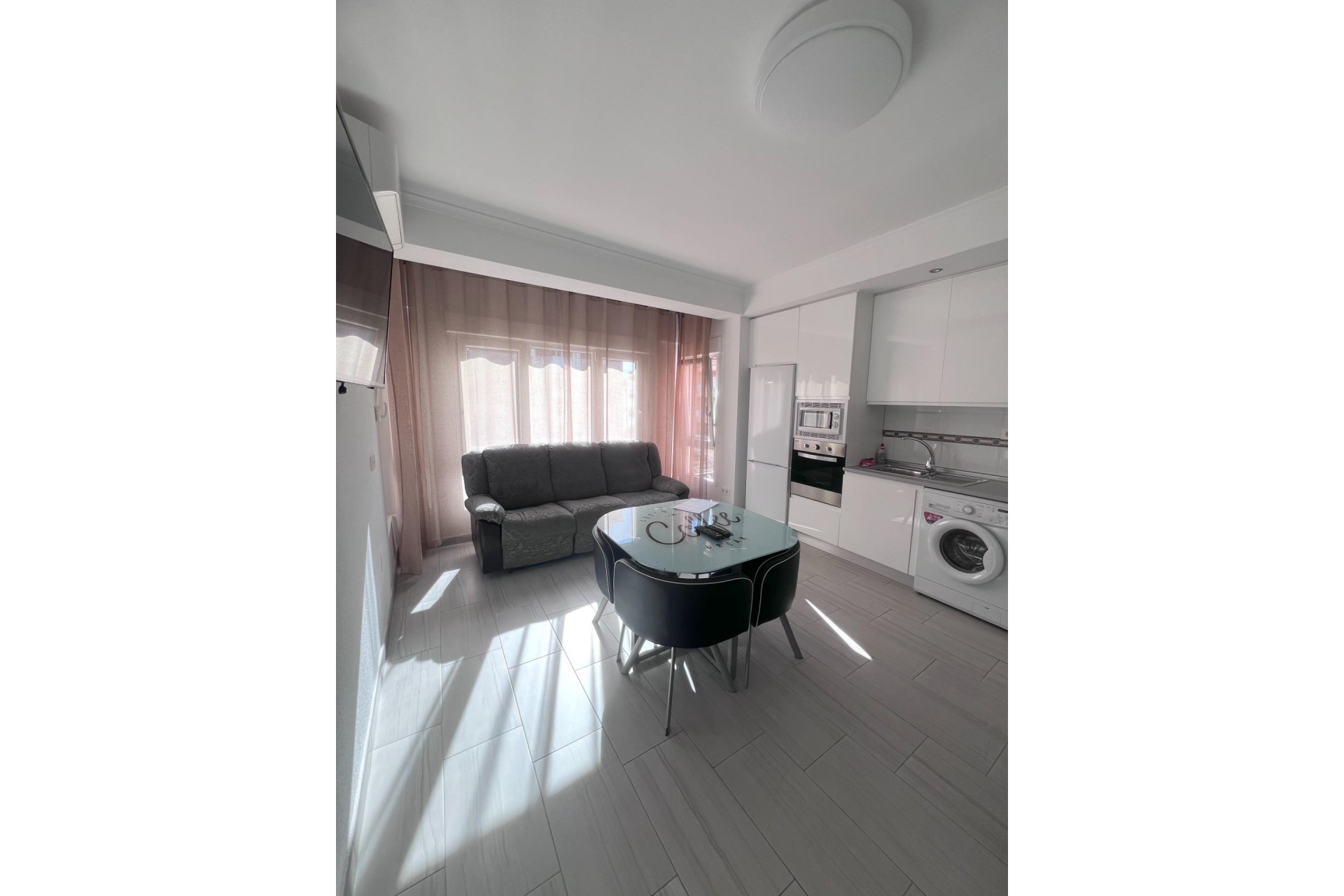 Återförsäljning - Apartment -
Torrevieja - Paseo Maritimo