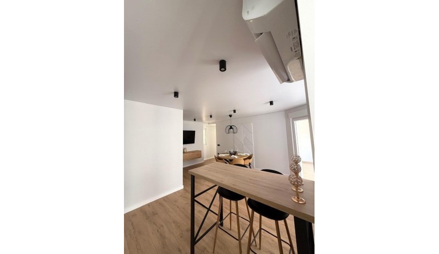 Återförsäljning - Apartment -
Torrevieja - Paseo Maritimo