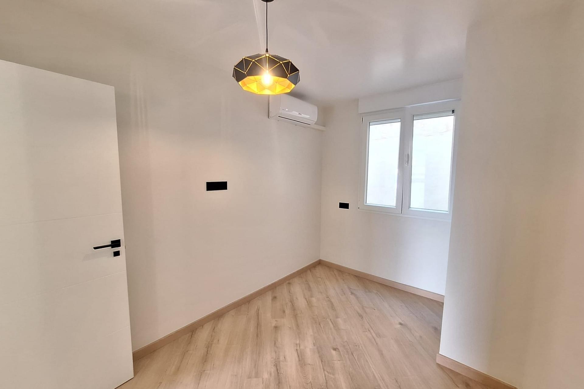 Återförsäljning - Apartment -
Torrevieja - Playa de los Locos