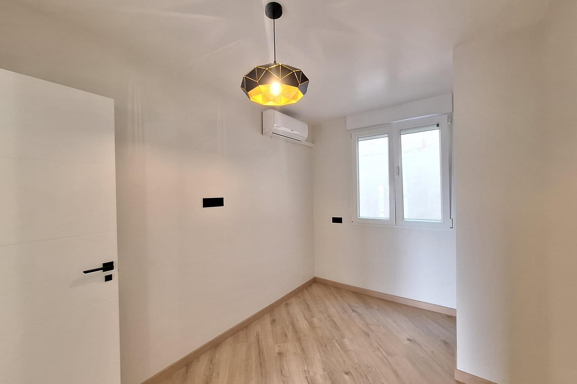 Återförsäljning - Apartment -
Torrevieja - Playa de los Locos