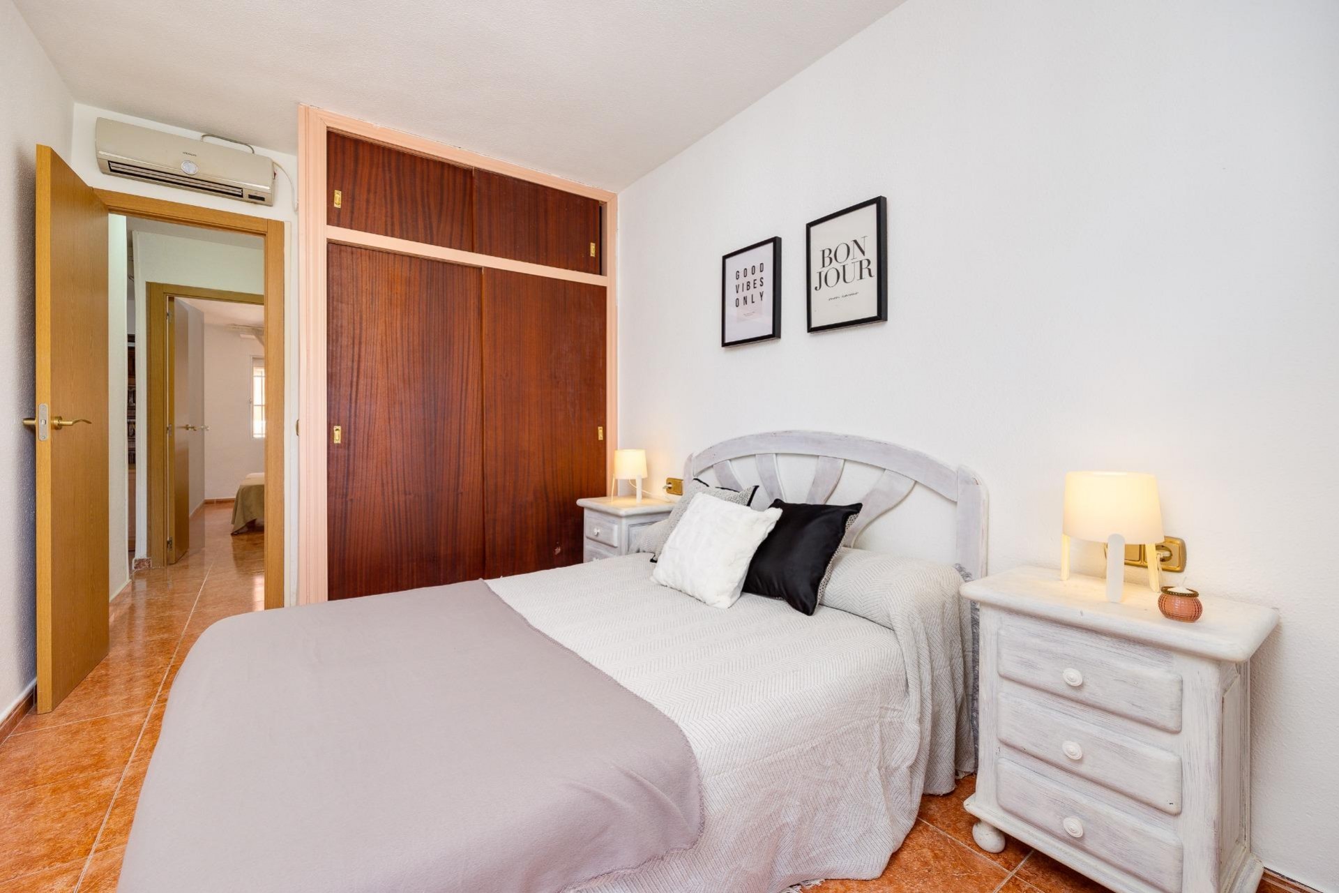 Återförsäljning - Apartment -
Torrevieja - Playa De Los Naufragos