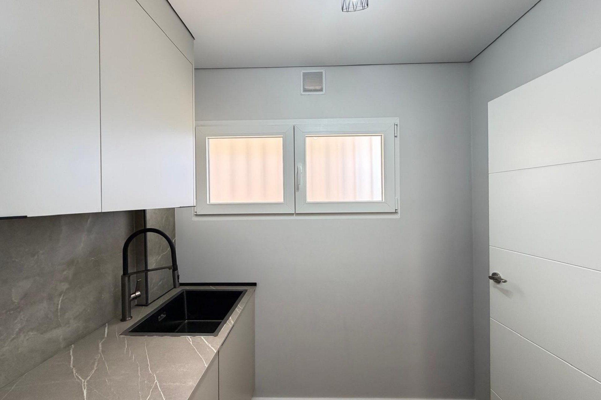 Återförsäljning - Apartment -
Torrevieja - Punta Prima