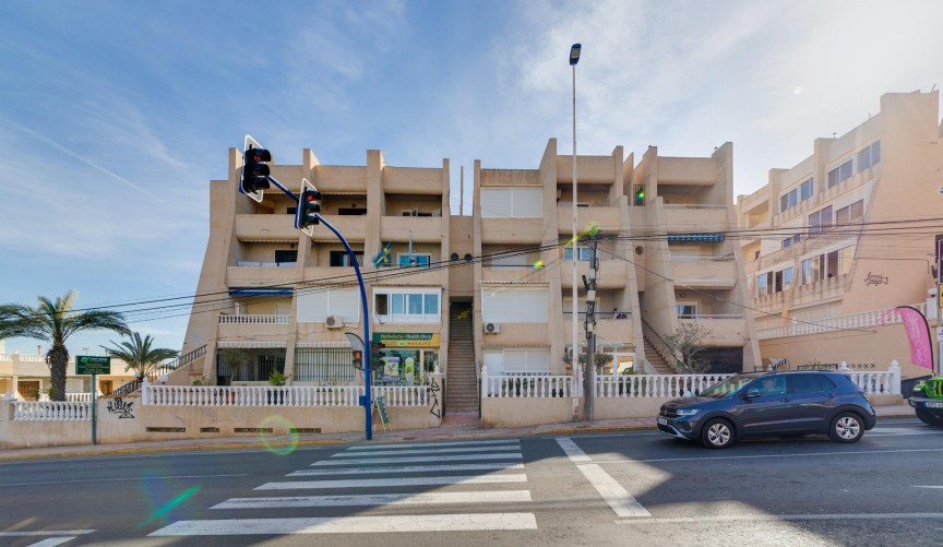 Återförsäljning - Apartment -
Torrevieja - Torre La Mata