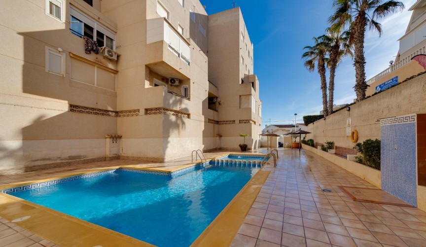 Återförsäljning - Apartment -
Torrevieja - Torre La Mata