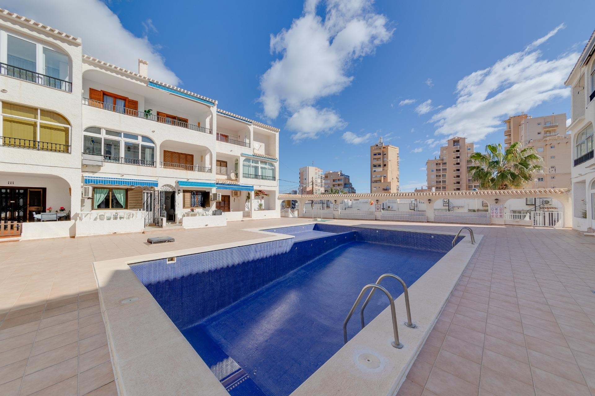 Återförsäljning - Apartment -
Torrevieja - Torre La Mata