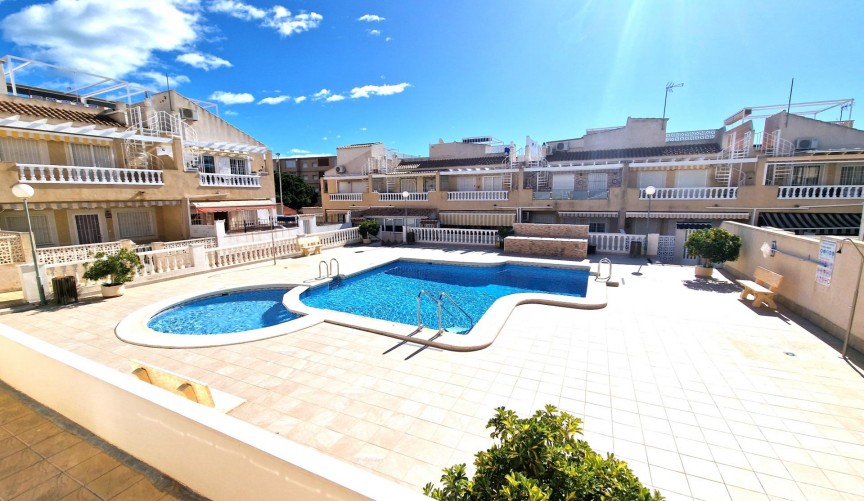 Återförsäljning - Apartment -
Torrevieja - Torrejón