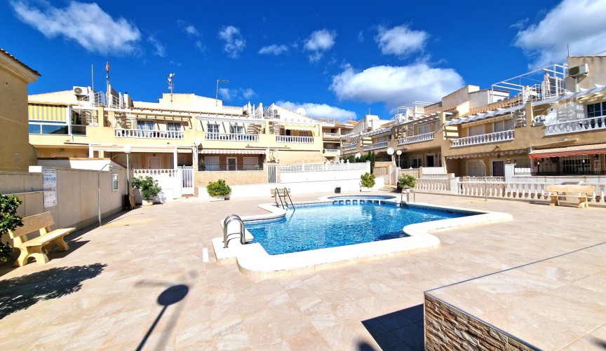 Återförsäljning - Apartment -
Torrevieja - Torrejón