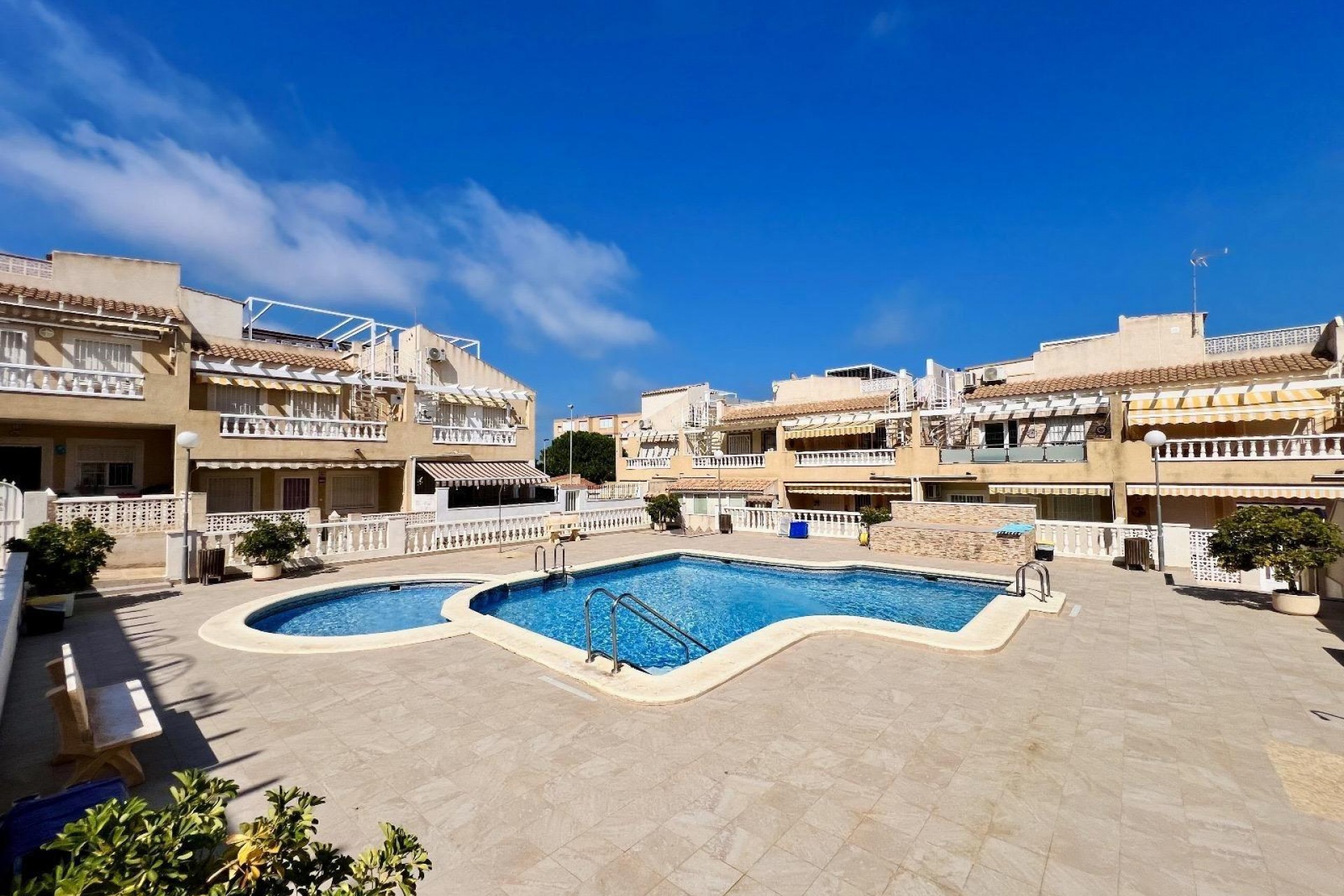 Återförsäljning - Apartment -
Torrevieja - Torrejón