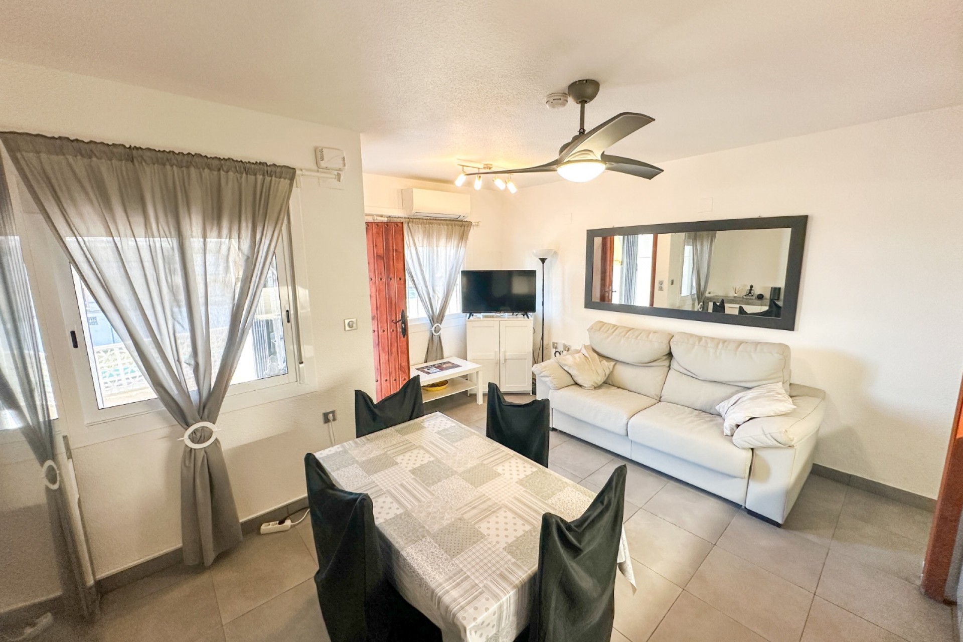 Återförsäljning - Apartment -
Villamartin - Costa Blanca