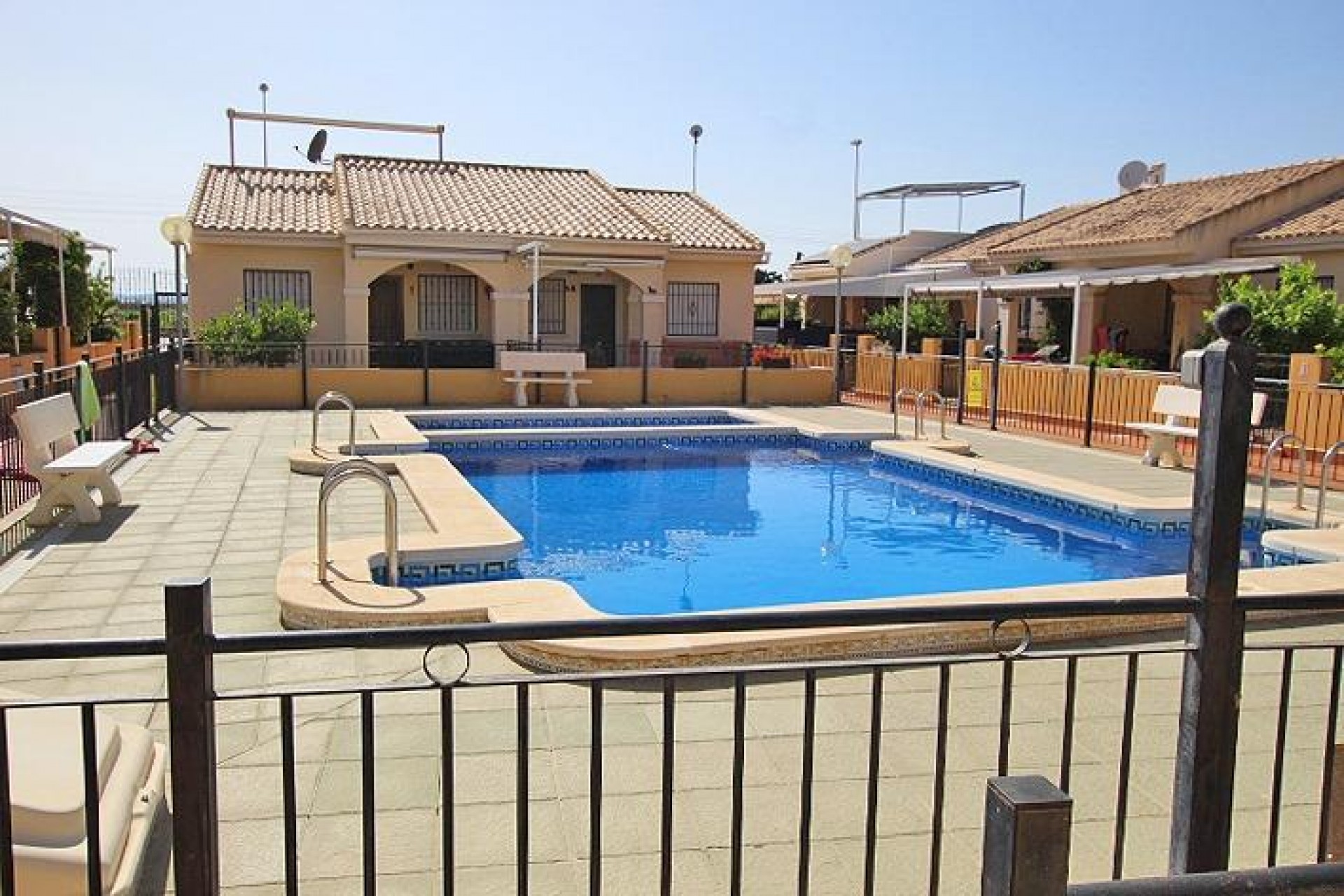 Återförsäljning - Bungalow -
Guardamar del Segura - 03140