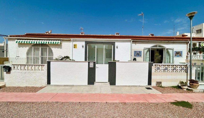 Återförsäljning - Bungalow -
La Siesta - Costa Blanca