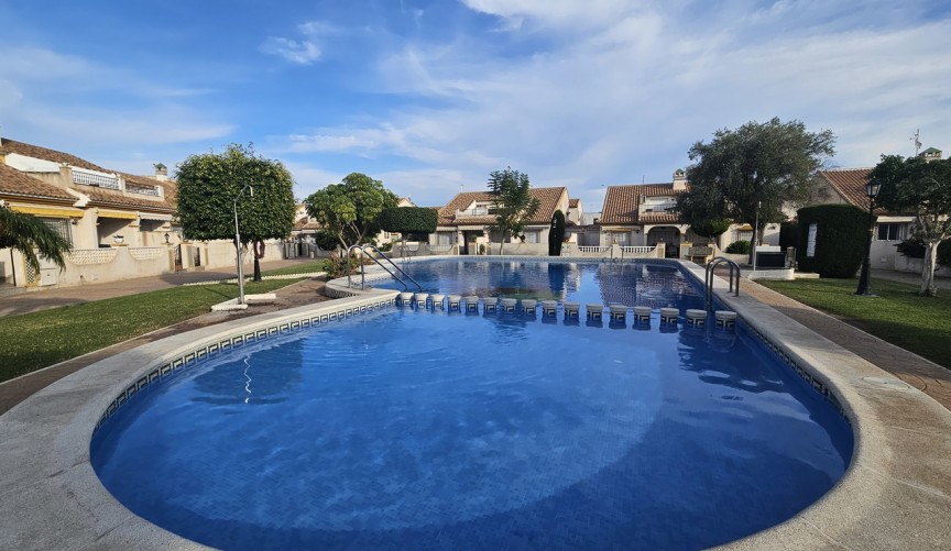 Återförsäljning - Bungalow -
La Zenia - Costa Blanca