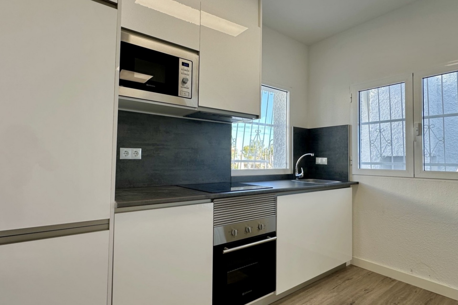 Återförsäljning - Bungalow -
Orihuela Costa - Costa Blanca