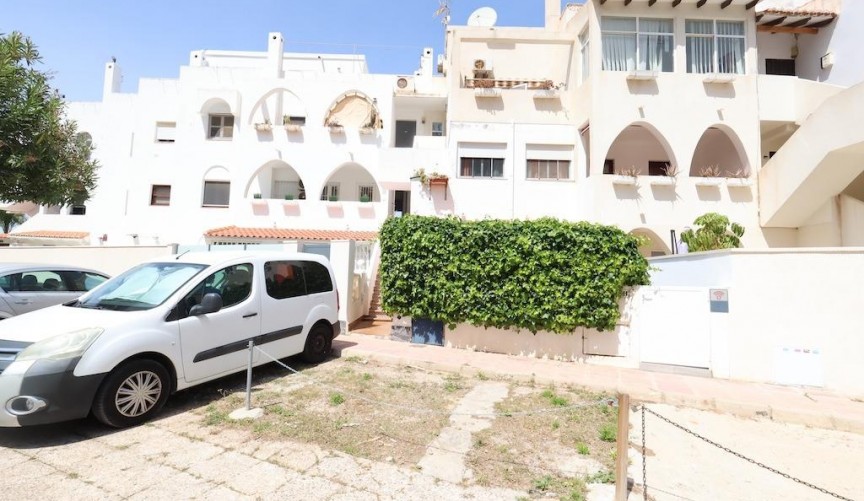 Återförsäljning - Bungalow -
Orihuela Costa - Costa Blanca