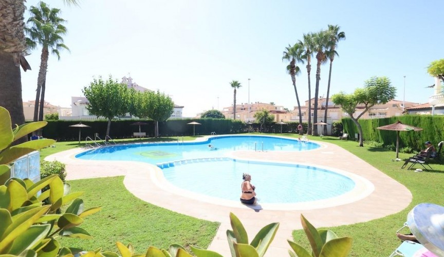 Återförsäljning - Bungalow -
Orihuela Costa - Costa Blanca