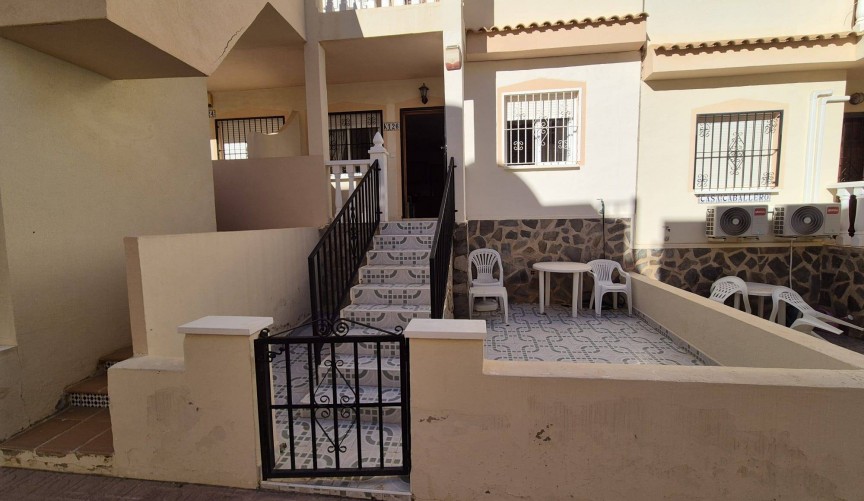 Återförsäljning - Bungalow -
Orihuela Costa - La Florida