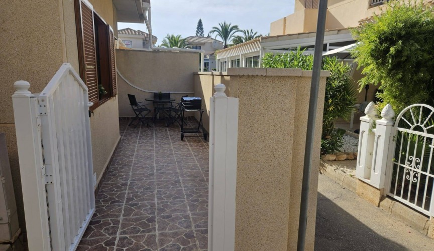 Återförsäljning - Bungalow -
Orihuela Costa - La Zenia