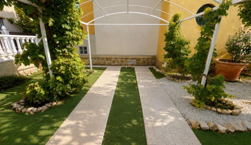 Återförsäljning - Bungalow -
Orihuela Costa - Lomas de Cabo Roig