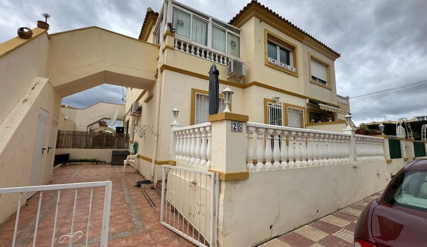 Återförsäljning - Bungalow -
Orihuela Costa - Los Almendros-la Florida