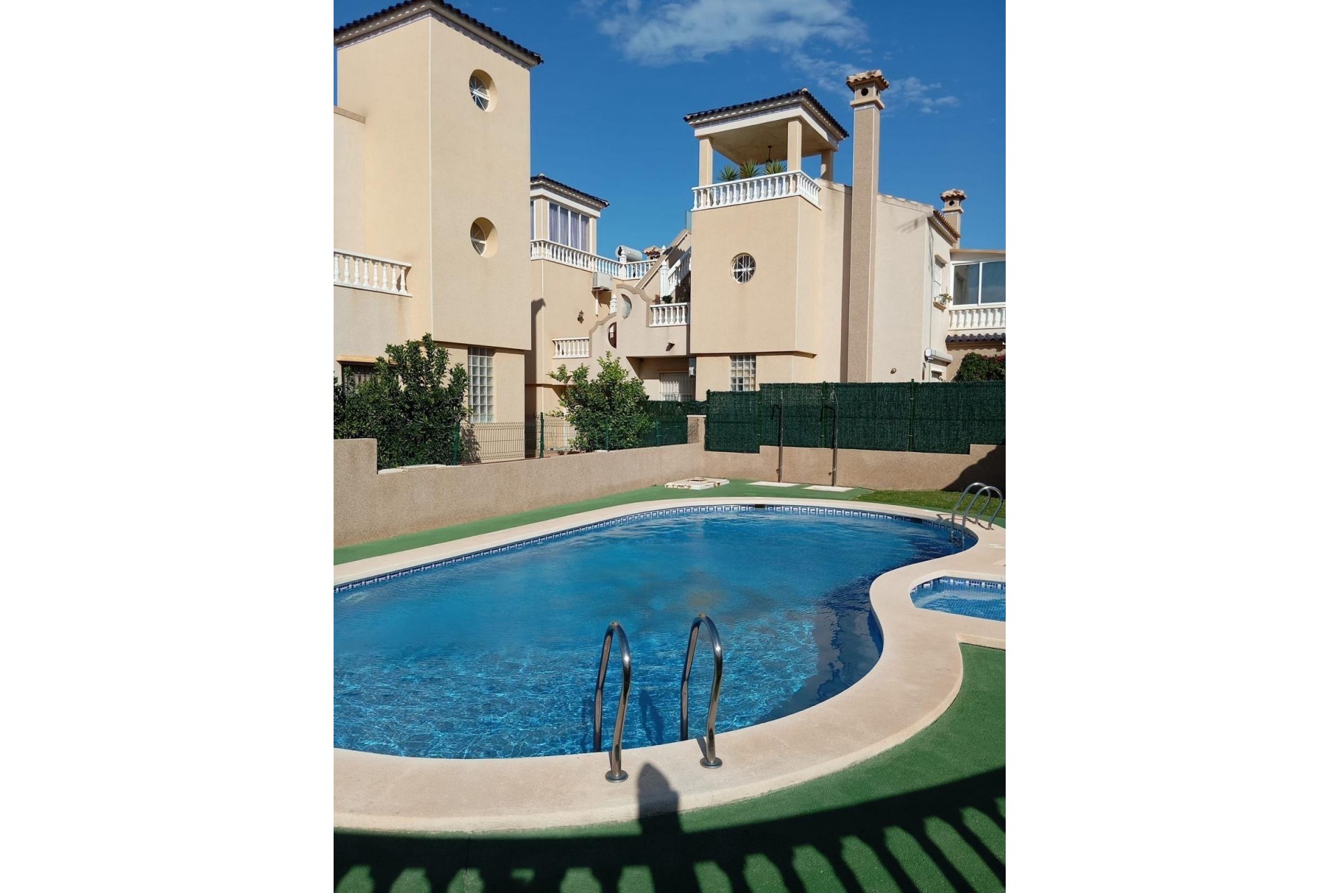 Återförsäljning - Bungalow -
Orihuela Costa - PAU 26