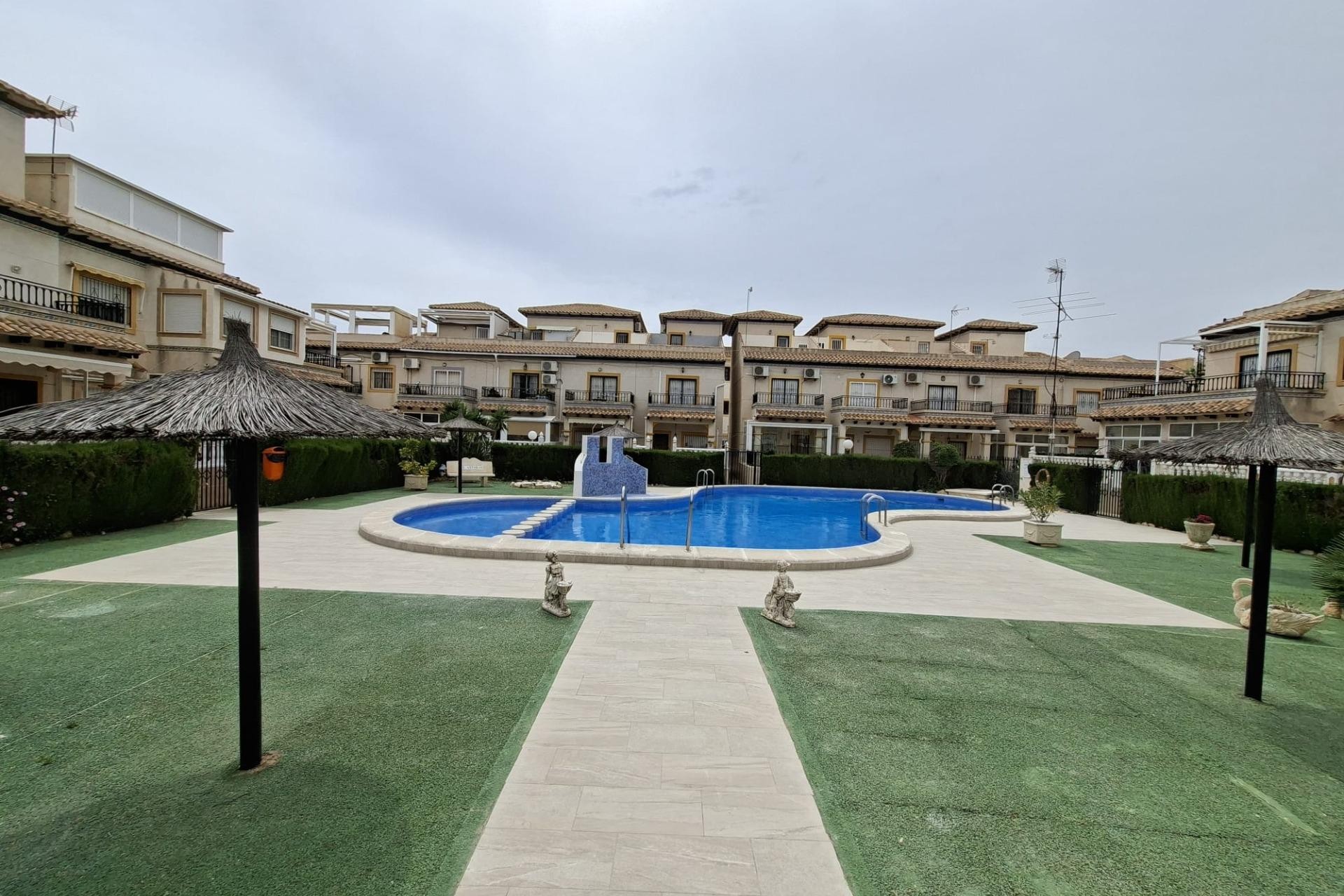 Återförsäljning - Bungalow -
Orihuela Costa - Punta Prima