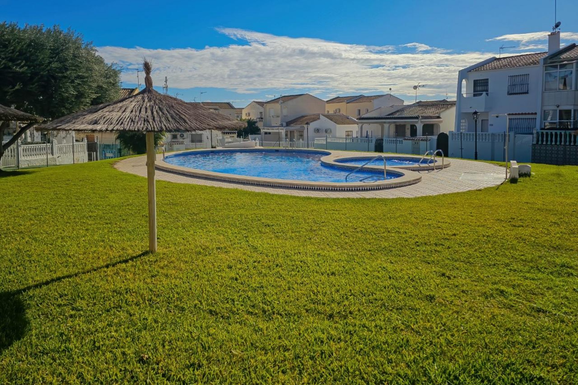 Återförsäljning - Bungalow -
Orihuela - Inland