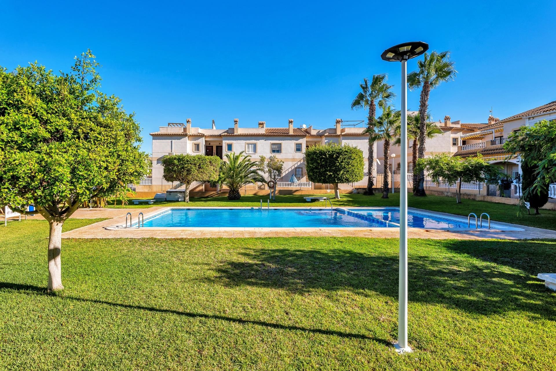 Återförsäljning - Bungalow -
Torrevieja - aguas nuevas