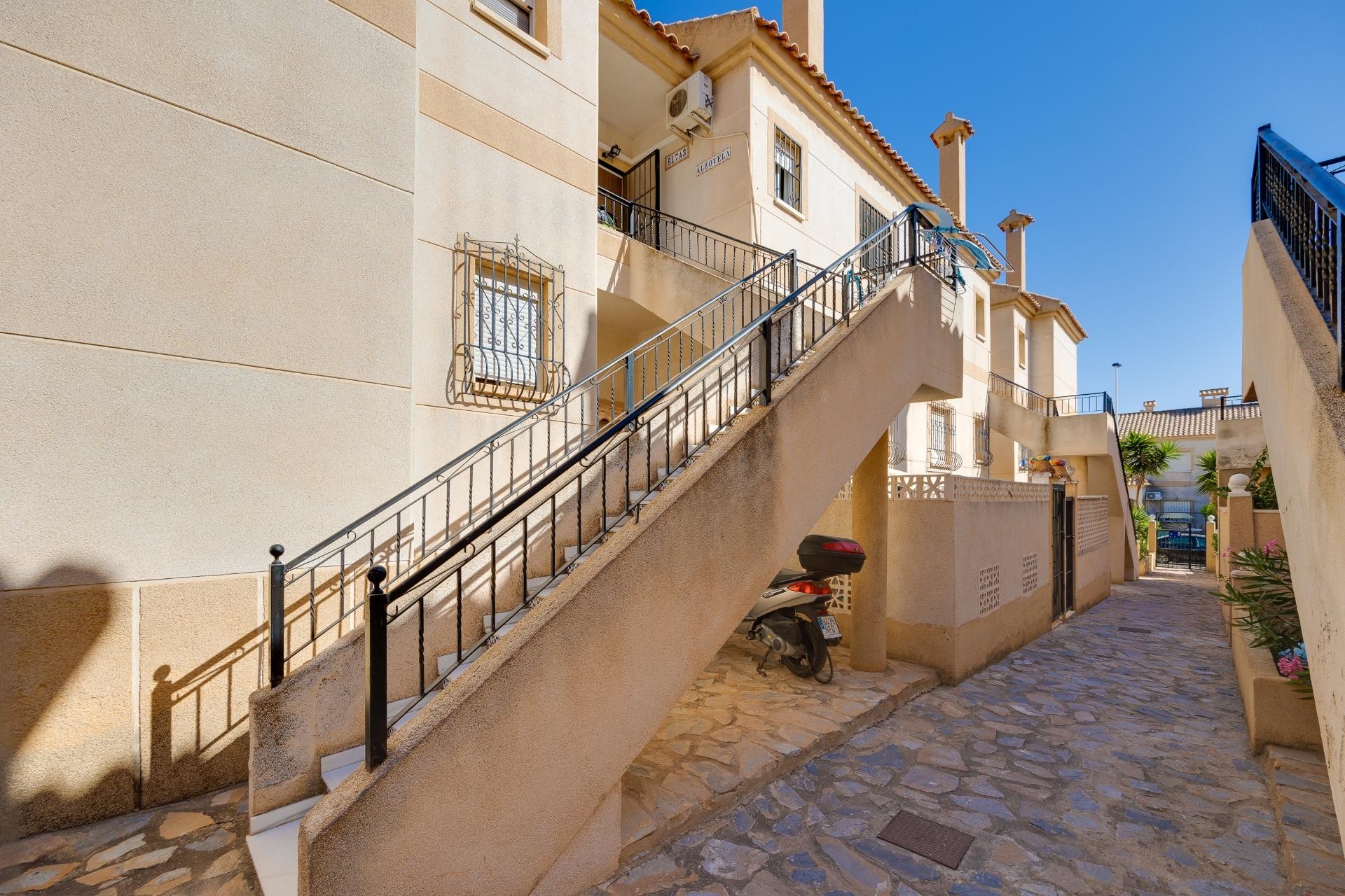 Återförsäljning - Bungalow -
Torrevieja - aguas nuevas