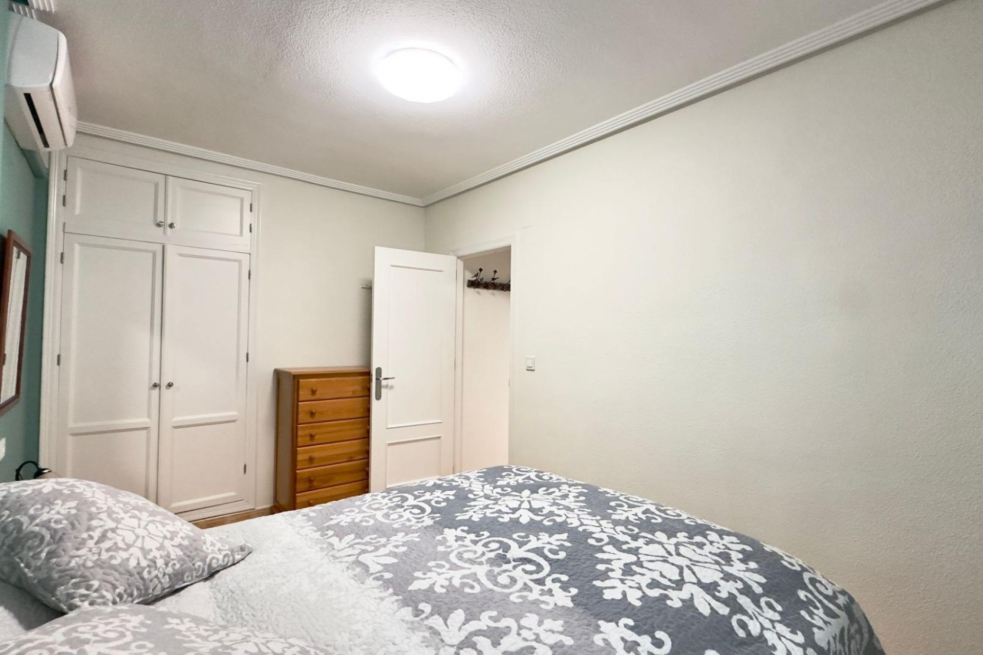 Återförsäljning - Bungalow -
Torrevieja - Centro