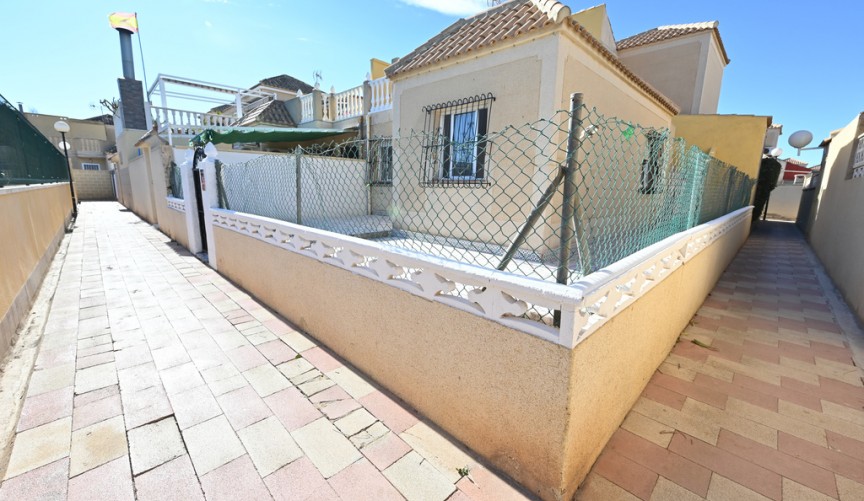 Återförsäljning - Bungalow -
Torrevieja - Costa Blanca