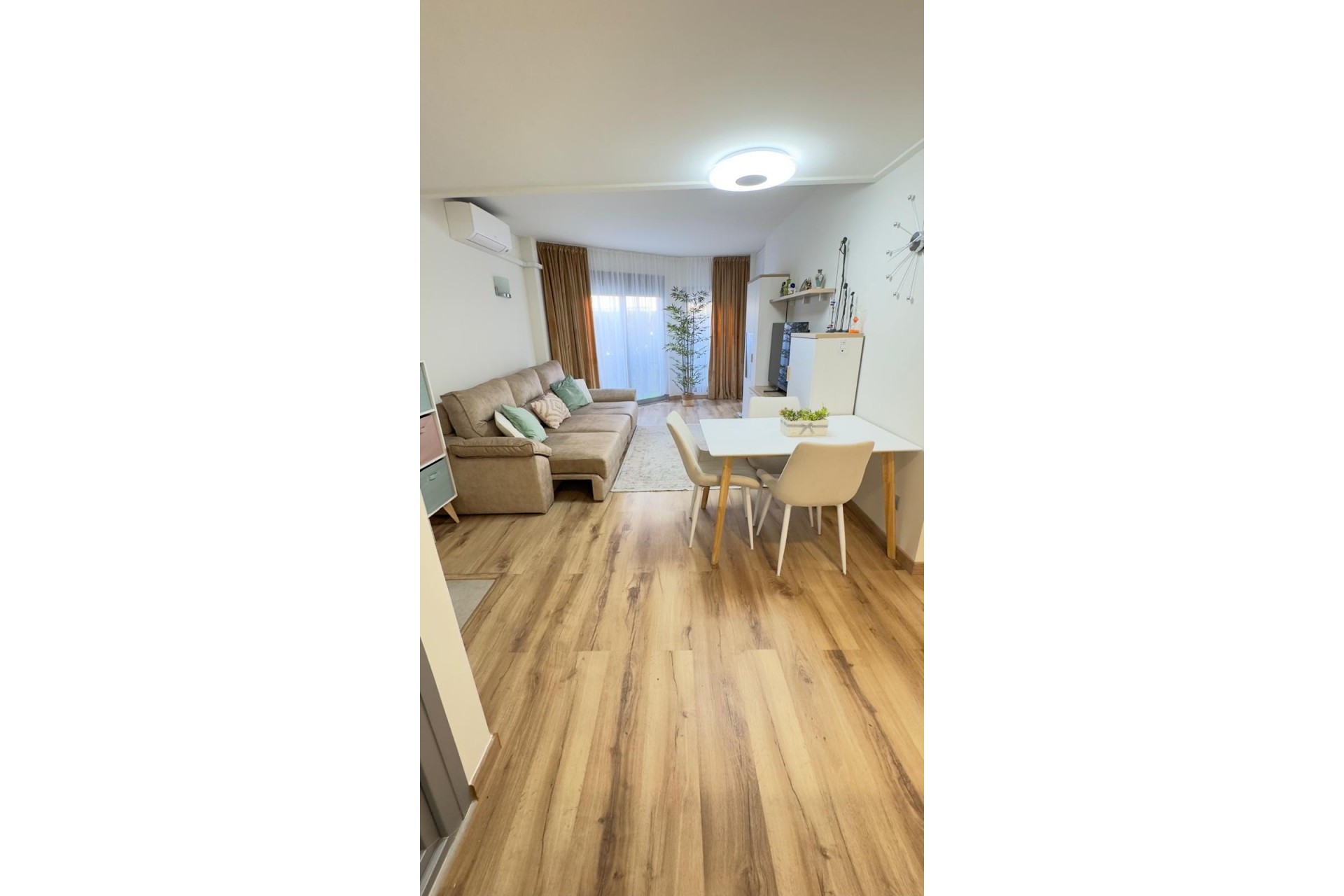 Återförsäljning - Bungalow -
Torrevieja - Costa Blanca