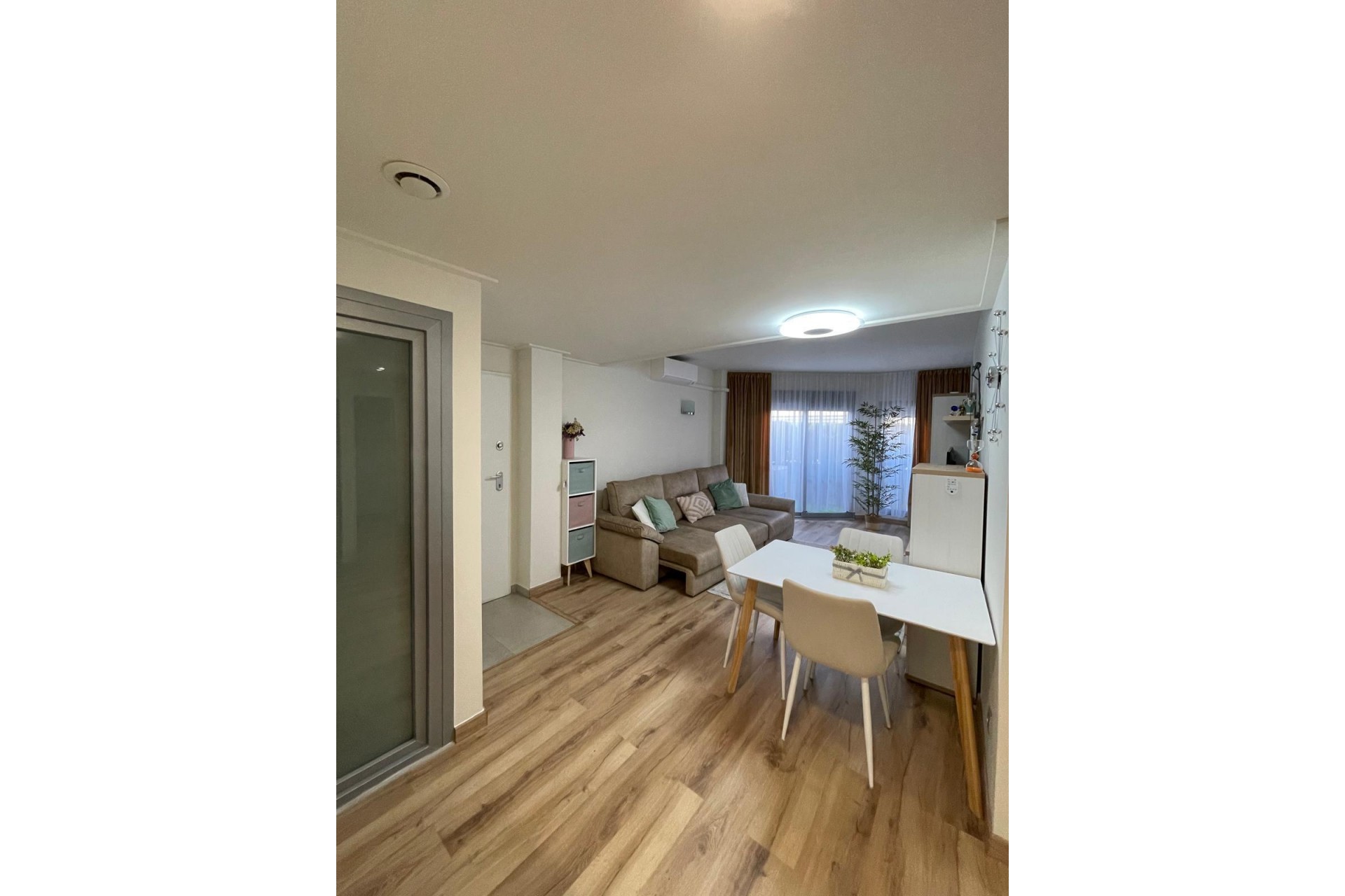 Återförsäljning - Bungalow -
Torrevieja - Costa Blanca