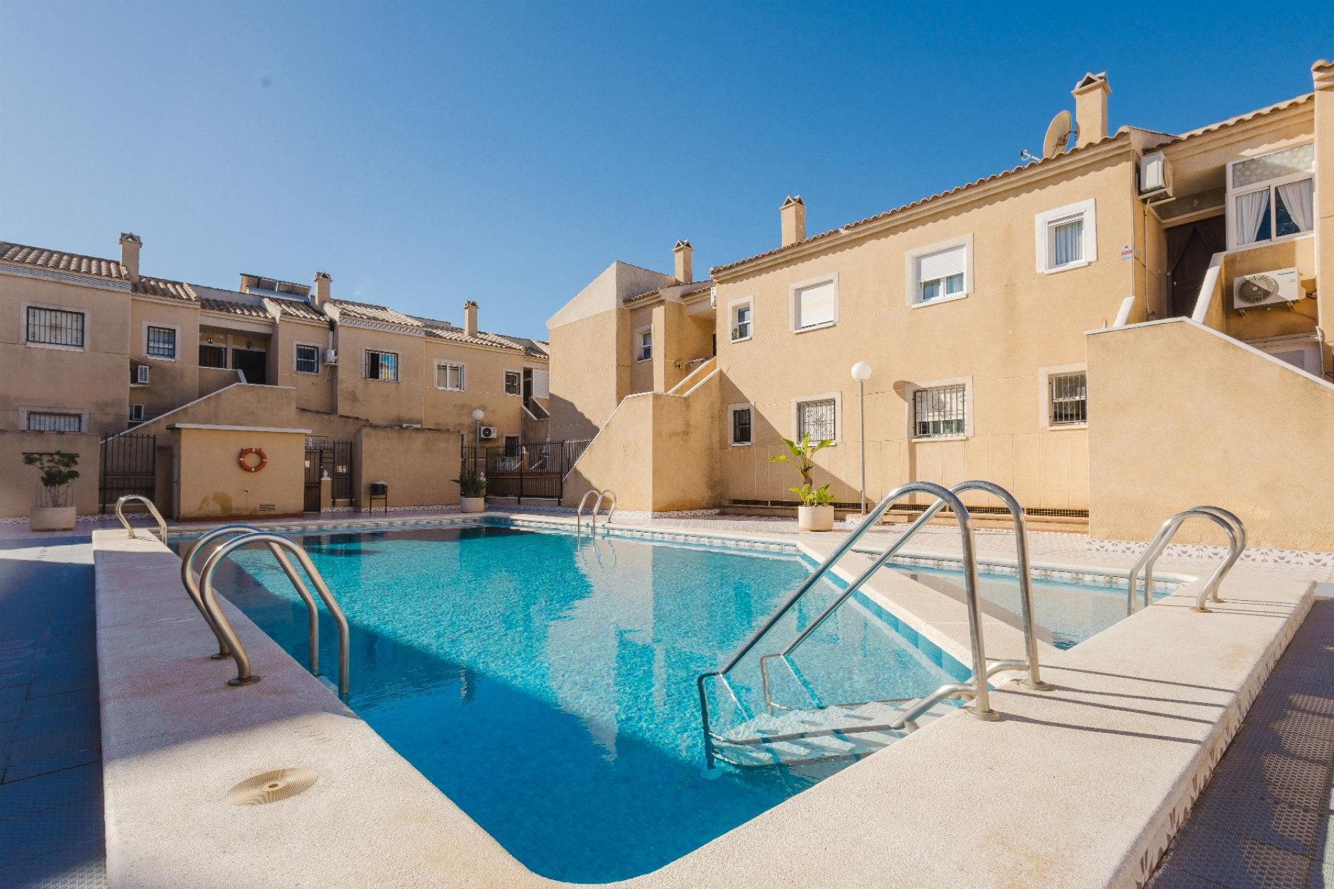 Återförsäljning - Bungalow -
Torrevieja - Costa Blanca