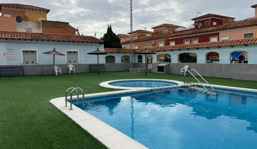 Återförsäljning - Bungalow -
Torrevieja - Costa Blanca