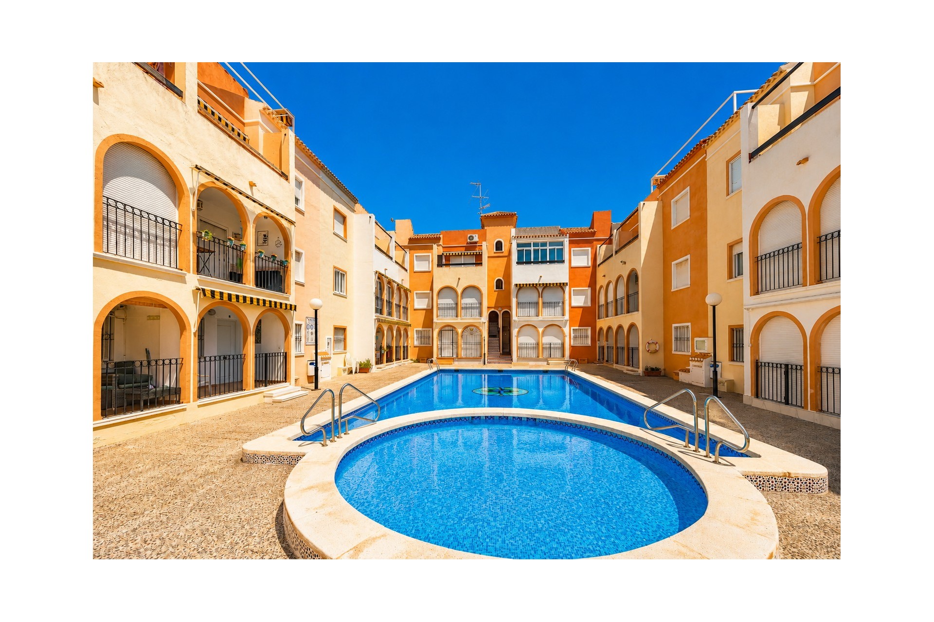 Återförsäljning - Bungalow -
Torrevieja - Costa Blanca
