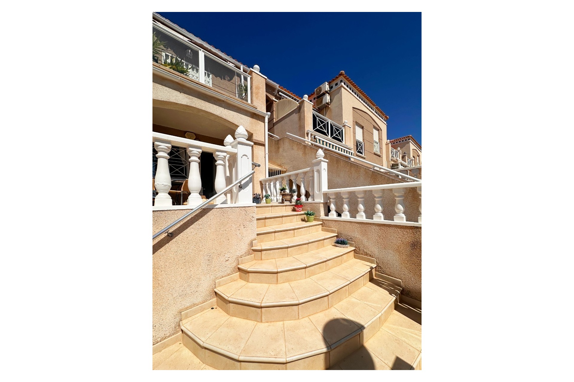 Återförsäljning - Bungalow -
Torrevieja - Costa Blanca