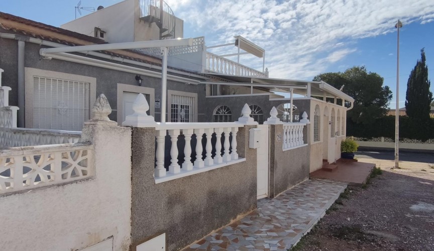 Återförsäljning - Bungalow -
Torrevieja - La Siesta - El Salado - Torreta