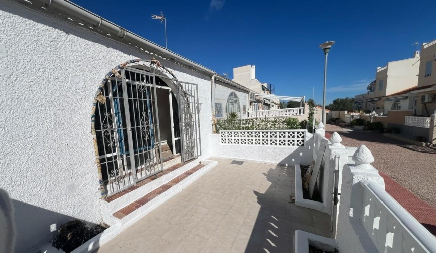 Återförsäljning - Bungalow -
Torrevieja - La Siesta - El Salado - Torreta