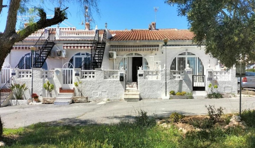 Återförsäljning - Bungalow -
Torrevieja - La Siesta - El Salado - Torreta