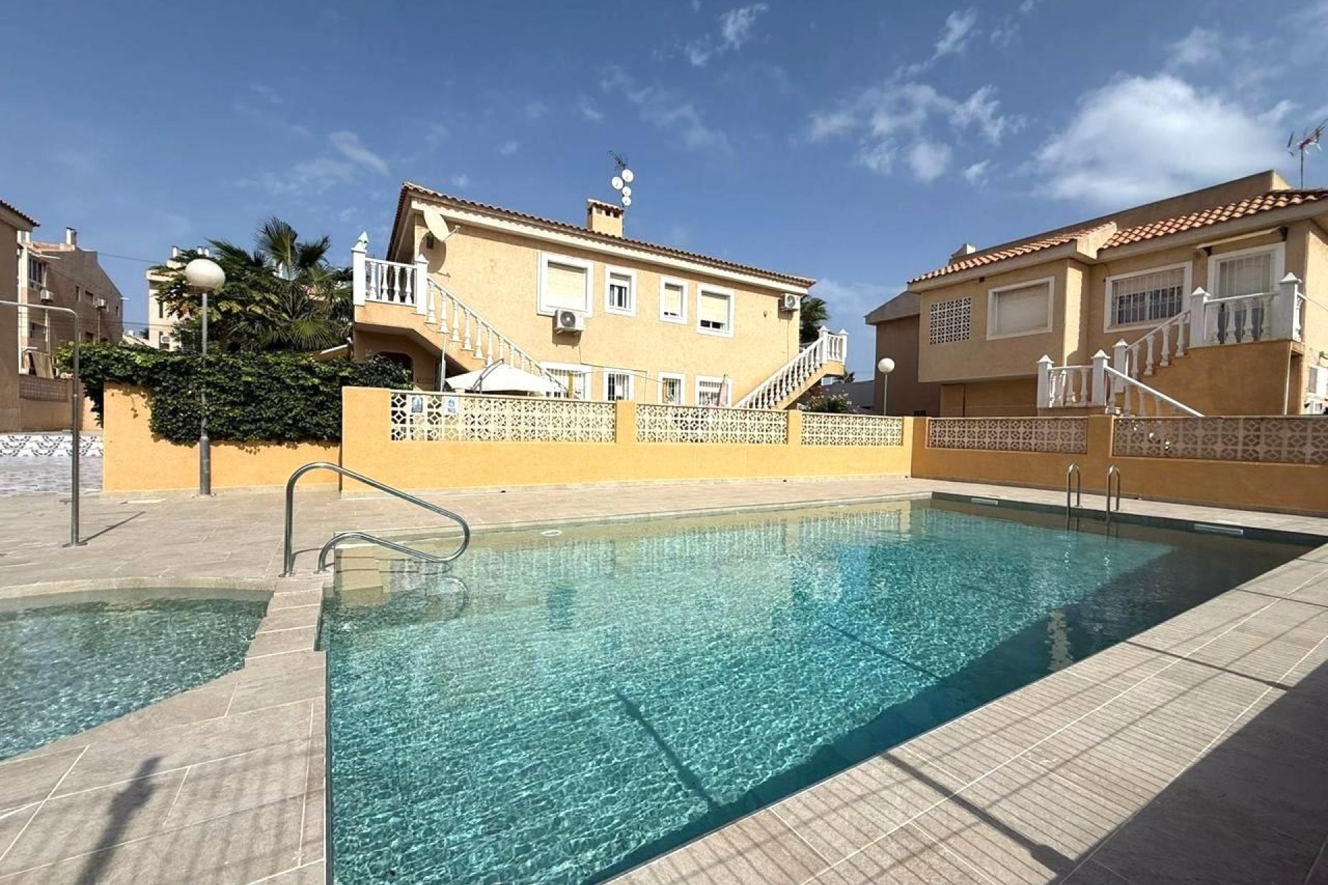 Återförsäljning - Bungalow -
Torrevieja - Los Frutales