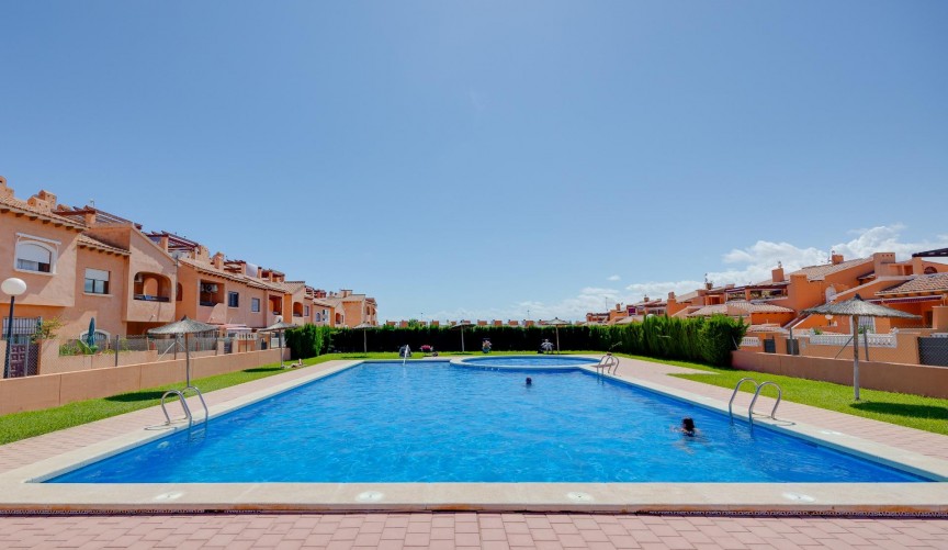 Återförsäljning - Bungalow -
Torrevieja - Torrejón