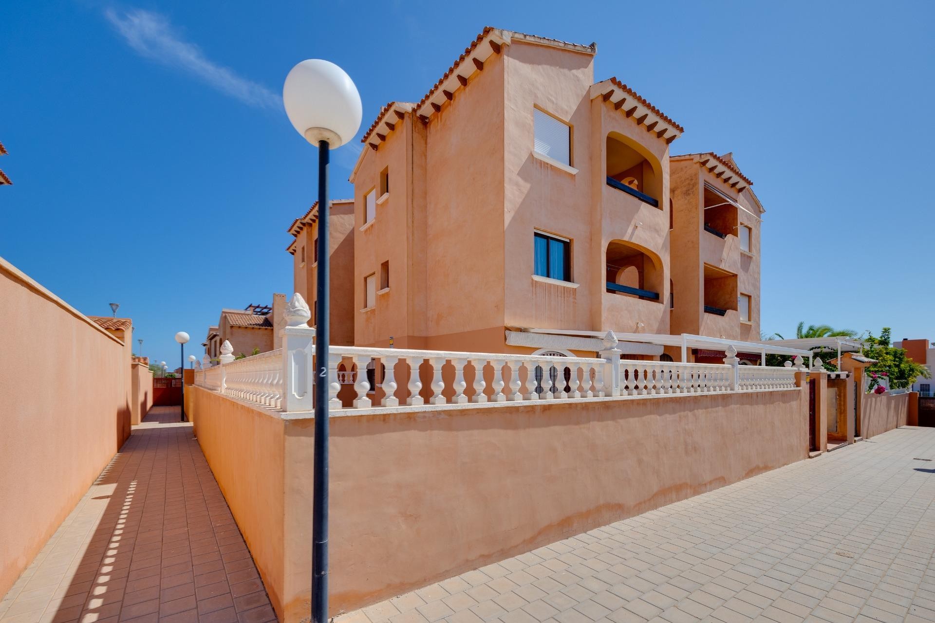 Återförsäljning - Bungalow -
Torrevieja - Torrejón