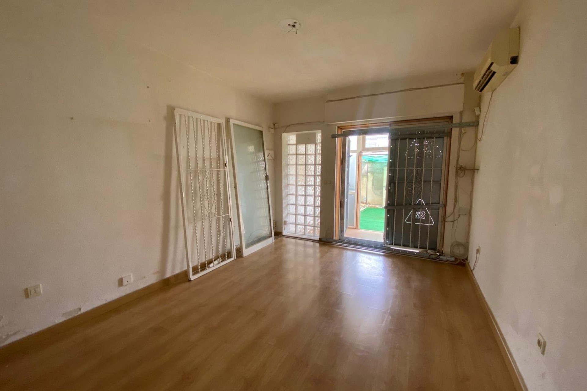 Återförsäljning - Bungalow -
Torrevieja - Torretas