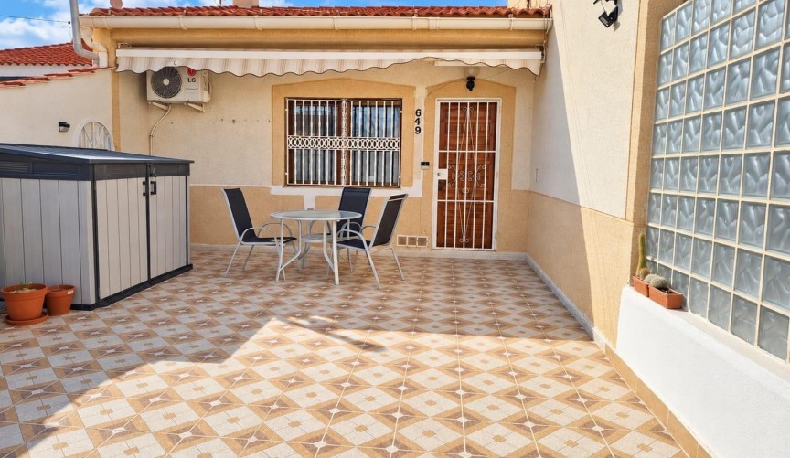 Återförsäljning - Bungalow -
Torrevieja - Torretas