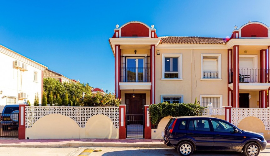 Återförsäljning - Duplex -
Dehesa de Campoamor - Costa Blanca