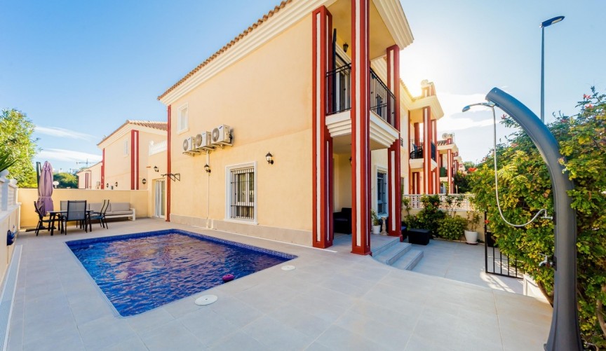 Återförsäljning - Duplex -
Dehesa de Campoamor - Costa Blanca