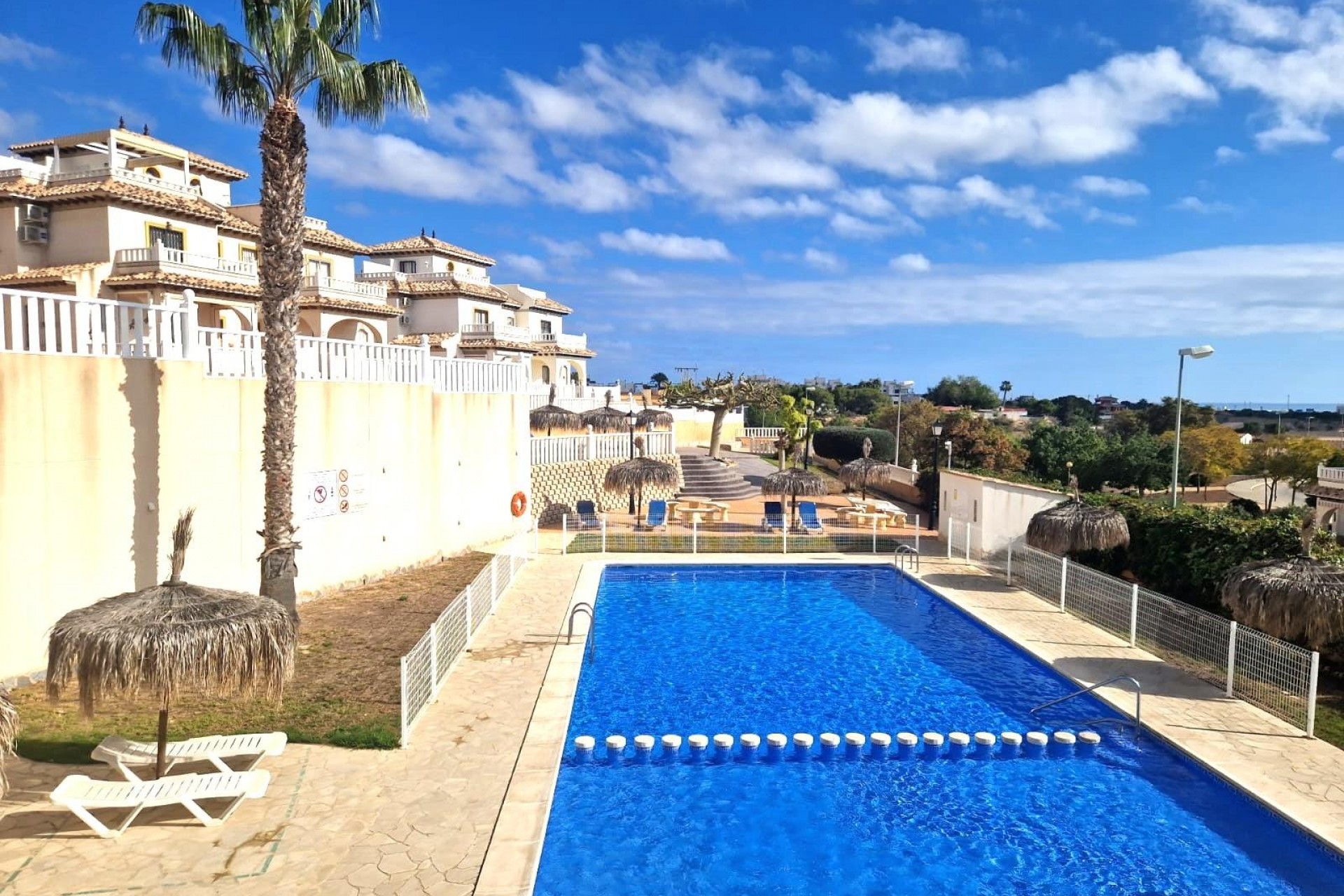 Återförsäljning - Duplex -
Orihuela Costa - Montezenia