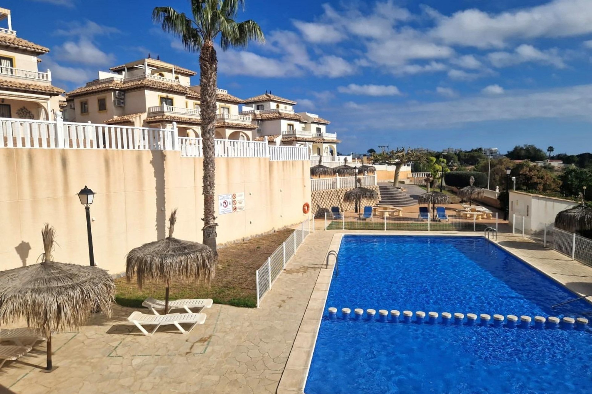 Återförsäljning - Duplex -
Orihuela Costa - Montezenia